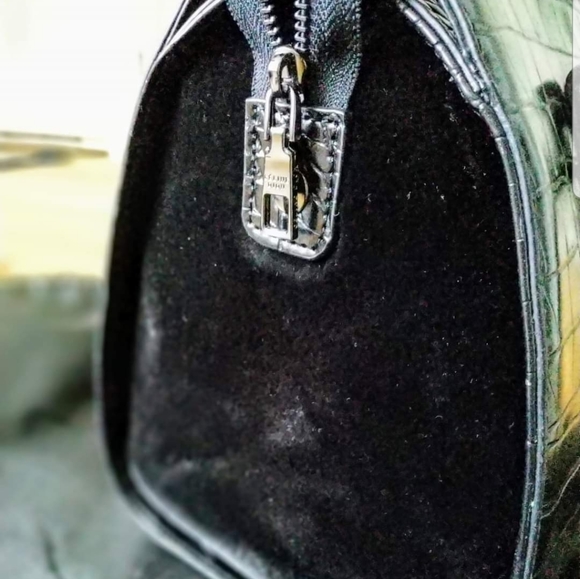 Handbag - Picture 2 of 2